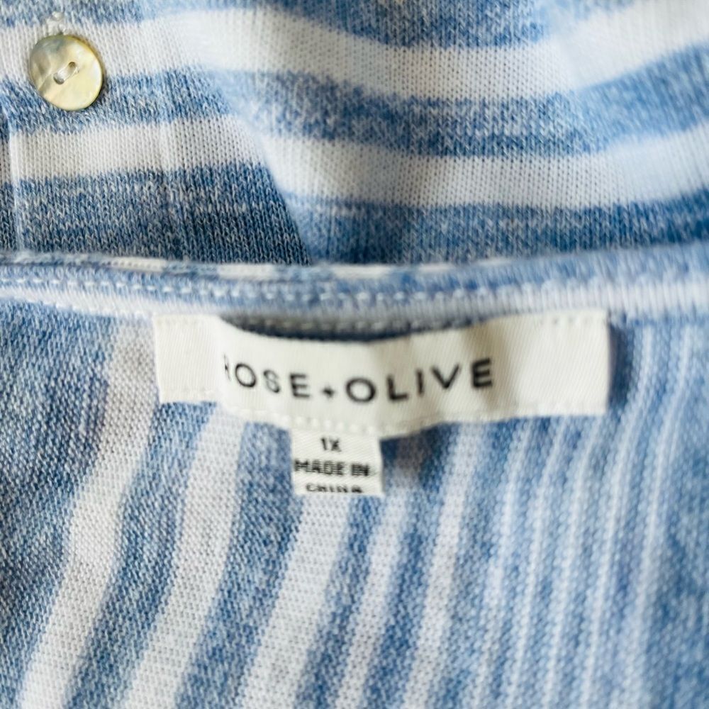 Rose & Olive blue & white striped knit top with buttons down the back size 1X - Picture 7 of 7